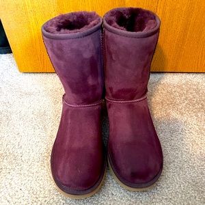 Ugh boots size 7 wine color